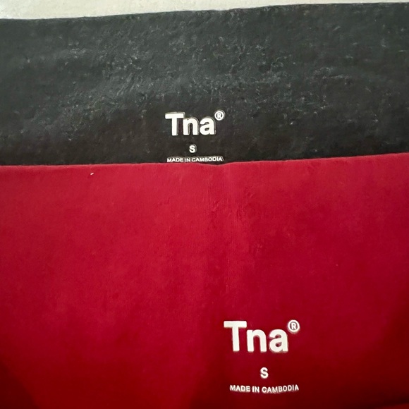 ARITZIA TNA: 
SALE bundle of 2 high-rise leggings
As shown - Picture 5 of 6